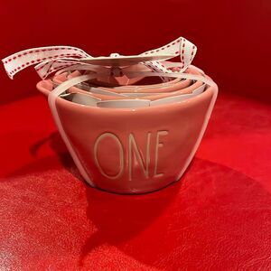 NWT Rae Dunn measuring cups